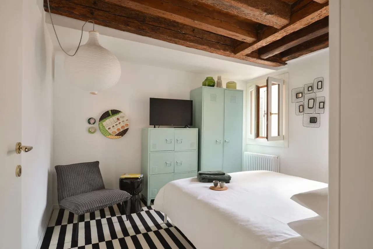 Venice Parsley Apartment