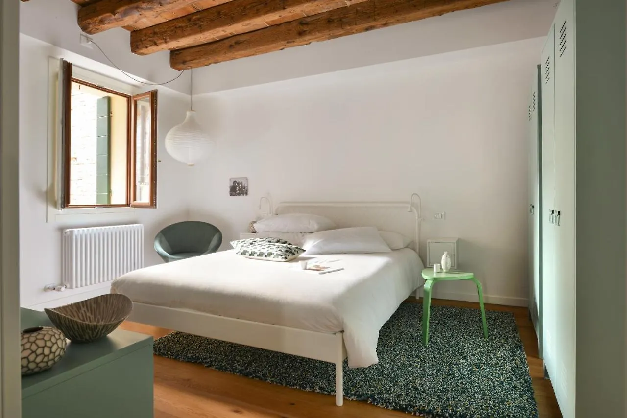 Venice Parsley Apartment